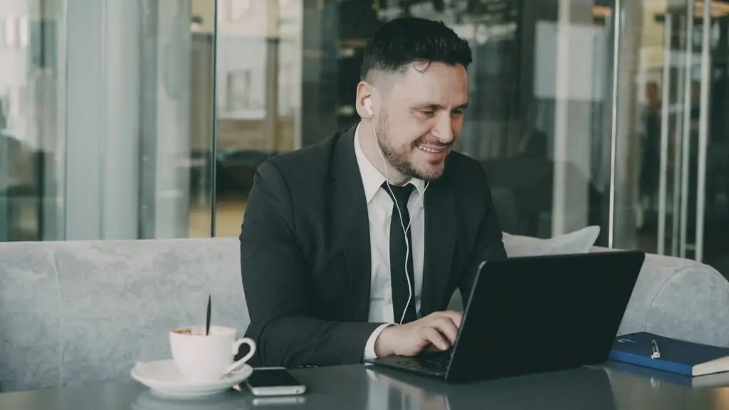 legal professional taking an online class part of a Master of Legal Studies